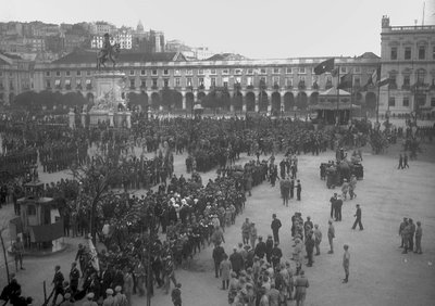 Siegesfeiern auf dem Praca do Comercio, Lissabon, 1918 von Unbekannt Unbekannt